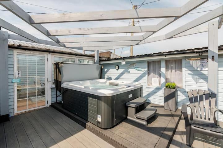 Dog Friendly Cottage 2 Mins To Beach With Hot Tub And Zappi Ev Lessingham Exterior photo